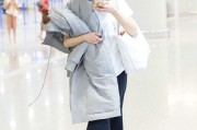 郑爽机场随性穿搭展露自然气质