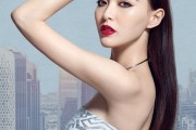 时光淬炼的优雅蜕变：唐嫣新写真展露女王气场