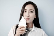 长发如诗诠释多样风华，马苏光影写真展现女神百变韵味
