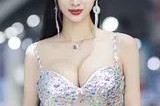吴春怡车展美图赏析
