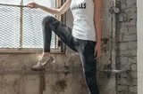 紧身白衫下的活力韵律：韩国美女热身运动写真赏析