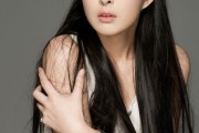 纯白光影中的优雅诗篇杨紫彤气质写真诠释女神风范