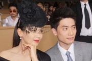 刘涛优雅亮相上海赛马场 黑色礼帽演绎复古名媛风情