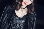 杨颖烈焰红裙演绎明艳复古风时尚大片尽显摩登魅力