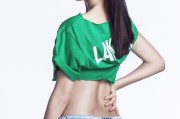 娄艺潇时尚动感写真自信展现纤细腰肢活力四射魅力十足