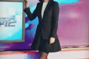 央视主播秦方典雅亮相 诠释职业女性的时尚风采