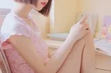 齐肩短发美少女的睡衣性感风情