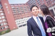刘强东怎么样？从“站柜台”到185亿出海，这个江苏汉子的三次关键转身