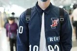音乐剧王子的机场风尚 阿云嘎运动休闲穿搭展型格魅力