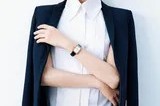 日系女星中条彩未职场风写真：腕间时计演绎摩登专业魅力