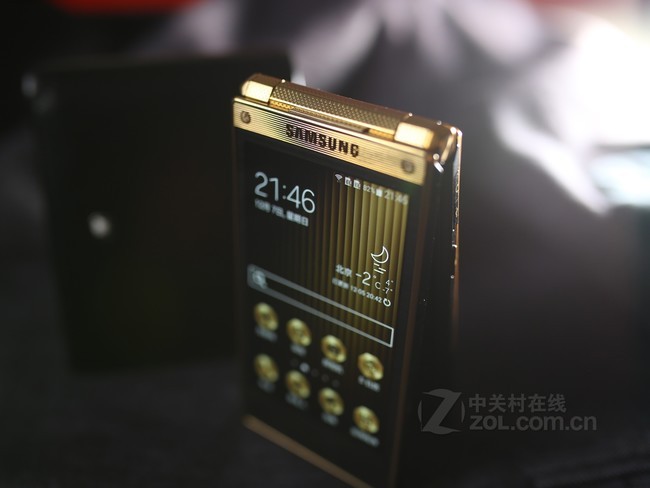 三星W2015怎么样？老司机带你重温那把奢华“翻盖神器”