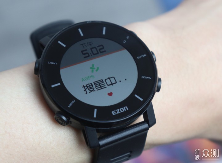 从苹果表“叛逃”到佳明户外圈，这块硬核手表治好了我的电量焦虑