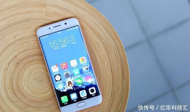 告别数字仓鼠！用AI魔法，把你海量的500万像素照片变成创意宝藏