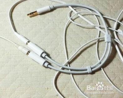 告别电流杂音！一根绿联音频线，如何让老旧设备秒变HIFI神器？