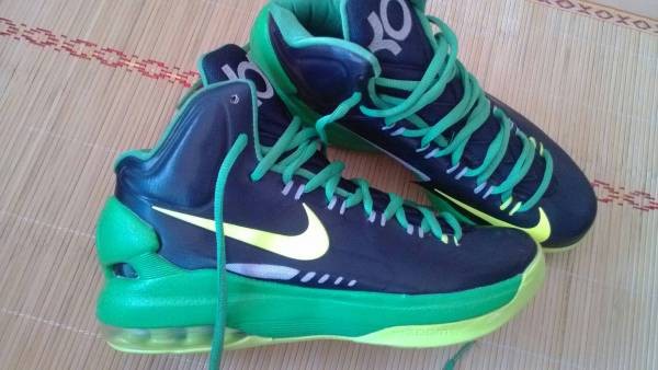 嘿！翻出这双“塑料鞋”KD5，我咋又爱又恨呢？