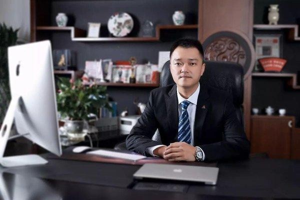 宏图三胞的江湖路：从“百亿巨头”到黯然退市，给咱老百姓啥教训？