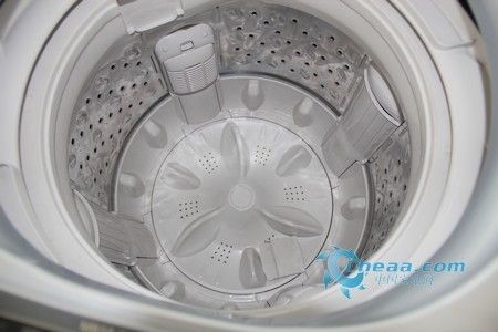 家里的衣服老是缠成团？聊聊美的波轮洗衣机到底怎么样