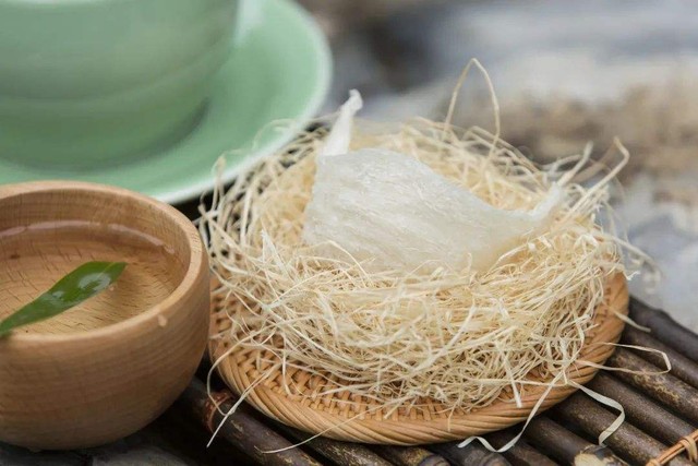 小仙炖燕窝怎么样？这碗鲜炖燕窝凭啥能连续8年卖第一