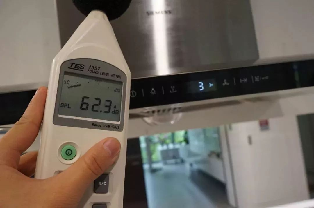 我家厨房翻新记：从油烟扑面到清爽下厨，侧吸油烟机到底怎么样？