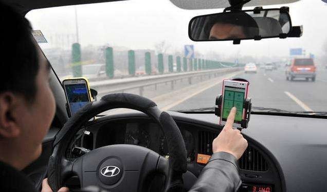 方向盘上的抉择：开专车，真是门好营生吗？