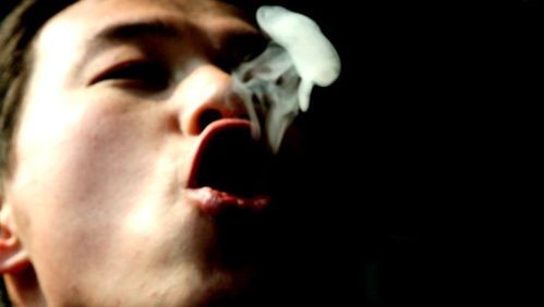 标题：哎哟喂，恶心劲儿上来了！咱们唠唠怎么样才能吐得舒坦点儿
