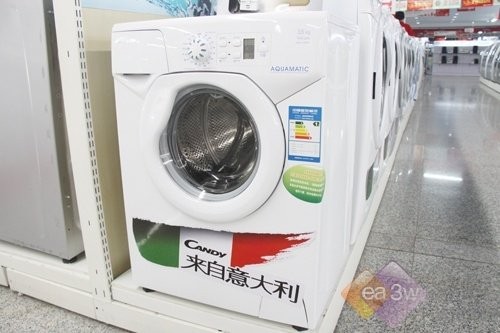 洗衣机洗完衣服反添“佐料”？这份清洗攻略让你告别黑屑霉斑！