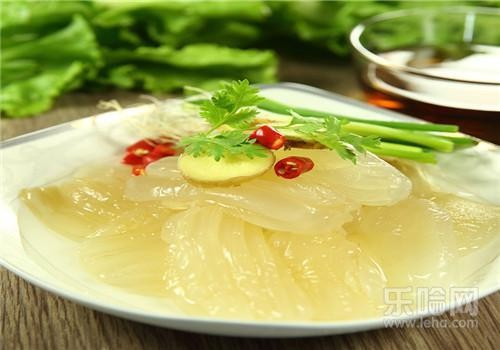 海蜇虽爽口，贪多隐患多——聊聊海蜇吃多了会怎么样