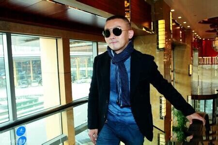 47岁刘烨三料影帝逆袭，新剧口碑爆棚家庭幸福