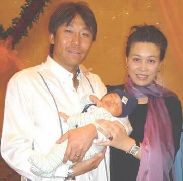 从“秤砣”到“疑云”，那英背后那个男人的真面目