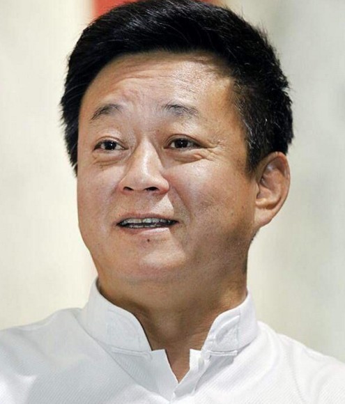 朱军复出乐龄春晚：赢下性骚扰官司，为何却无法重返人生巅峰？