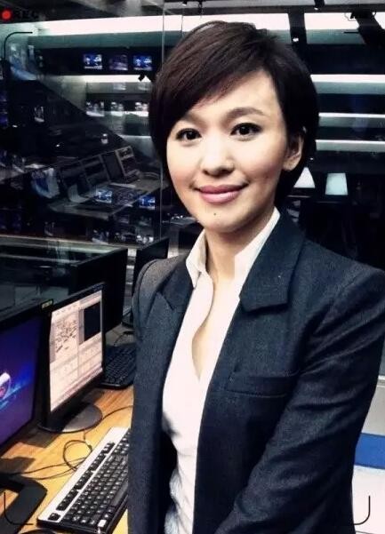 欧阳夏丹近况曝光：晒工作证辟谣移民，48岁活成人生赢家