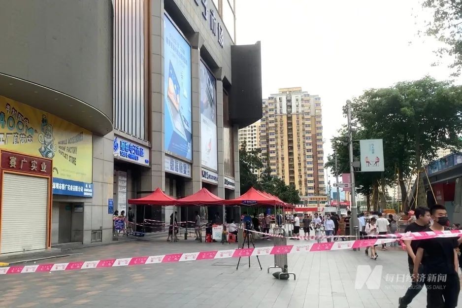 浪姐7直播翻车？假唱跑调争议背后，综N代困局如何破？