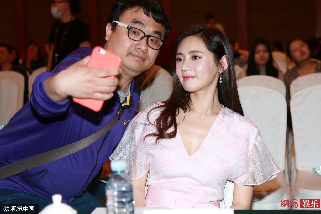 秋瓷炫：屡传婚变却不离婚，背后藏着她最深的痛