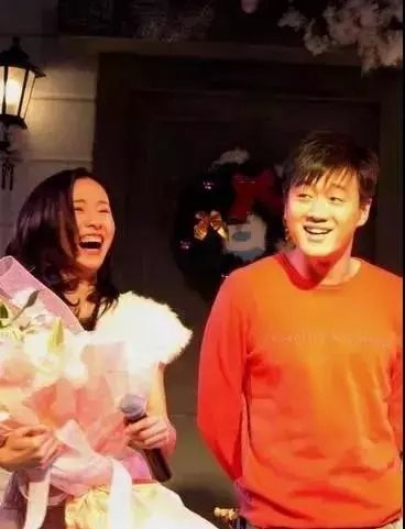立人设20年，江一燕活成了“行走的笑话”